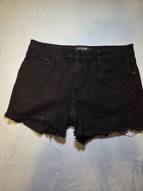 Just Black Women's Black Frayed Hem Shorts